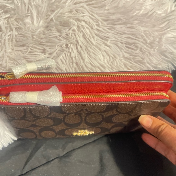 Brand New Coach Double Zip Wallet Size: 7.75 x 5 x 1.25 inches.  $100 $178 - Picture 4 of 5